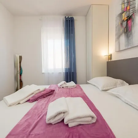 Apartment La Prima Privlaka Luxury Apartments I *